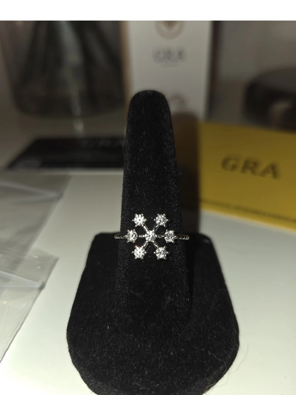 925 Silver Silver & Moissanite Snowflake Ring size 6 Comes GRA Certifacation
